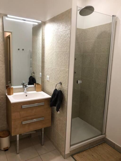 Brand New 1 Bedroom Flat With Parking- 5 Min Paris Pte De Versailles 이씨레물리노 외부 사진