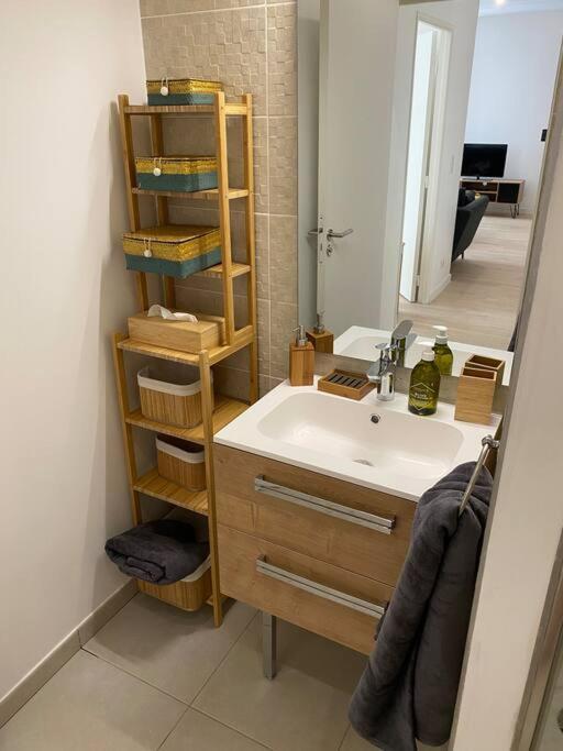 Brand New 1 Bedroom Flat With Parking- 5 Min Paris Pte De Versailles 이씨레물리노 외부 사진